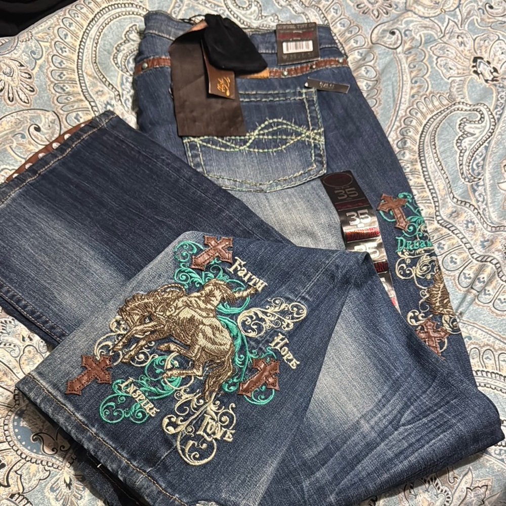 Cowgirl Tuff Women’s unBelieveable Spirit Embroidered Blue Jeans